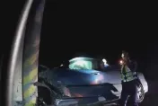 男子拒檢自撞電桿翻覆起火　警救出發現竟是通緝犯