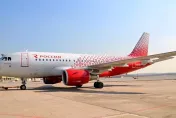 影/2男女酒醉！飛機上忘情脫褲　空姐怒喊「把槍收回去」