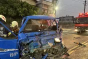 快訊/高雄燕巢小貨車撞上違規砂石車！車頭扭曲變形　駕駛喪命