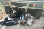 影/最硬車輛！桃園騎士鬼切跨越雙黃線　直撞對向軍用卡車