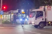 影/比誤闖更扯！高雄超狂貨車司機直接「停軌道中間擋列車」　按喇叭也不讓