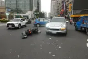 影/高雄少年無照騎車闖紅燈　撞369萬保時捷凱燕、摔到斷腿賠慘了