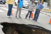 台中豐原大道驚現3米天坑！民眾直擊路裂開　疑自來水工程釀禍