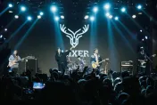 看麋先生演唱會粉絲吻到忘我！狂粉喊：來坐主桌！再結一次婚