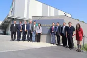 快訊/西螺大型蔬果包裝場爆火警！保麗龍猛烈燃燒「黑煙蓋天」…4人送醫