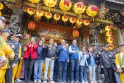 侯友宜參加艋舺青山宮遶境　沿路民眾高喊凍蒜