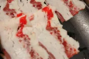 整盤都是油！700元火鍋「肥油比肉多」　全網氣炸：這種肉我都餵狗