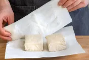 別再用紙巾墊食物！1化學物質吃下肚　醫：恐有致癌風險