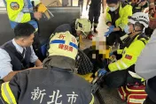 影/板橋捷運站手扶梯夾人！包商搬看板未注意高度遭壓傷送醫