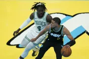 影/哈利伯頓大三元紀錄夜！NBA季中錦標賽溜馬「下克上」淘汰塞爾提克