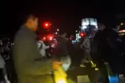 影/讓人拳頭硬了！新竹救護車「按5秒喇叭」　綠燈行人沒人讓