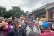 影/徐巧芯送20元壽麵遭控賄選！賴清德造勢場卻大發便當引民眾擠搶