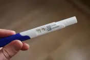 交往4年女友驗孕出現「兩條線」　男友超崩潰：我沒碰過她！