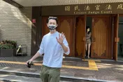 男子持啞鈴弒父案開庭！吳慷仁現身國民法庭旁聽…低調回：原因不能多說
