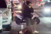 影/行車糾紛？台中市街頭驚見女遭男「腿壓」倒地　一查是夫妻口角