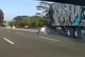 影/驚悚影片曝！國道大貨車鬼切　自小客打橫被推撞數百米