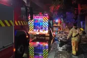 影/大寮工廠大火！凌晨爆炸聲嚇壞民眾　警消火場竟清出乙炔氣瓶…捏把冷汗