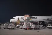 川普取消陸港小額包裹免稅一週　中美航空貨運量「腰斬」