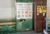 罰單沒錢繳！高雄男狂砸國稅局洩憤...「玻璃門全碎」　騎U-Bike逃2分鐘就被逮
