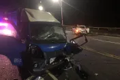 基隆「iRent」轎車撞小貨車　「車頭全毀」運將受困４人送醫