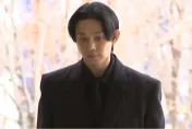 劉亞仁出庭認了「有呼麻」！快閃向大眾道歉　曝：會抗戰到底