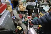專挑檜木！彰化集團闖無人老宅偷家具　騎腳踏車載運形跡敗露