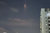 索倫之眼現身！新加坡夜空出現神秘橘色光束　專家稱真相為「極罕見光學現象」