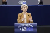 影/歐洲議會小插曲！馮德萊恩一結束演說就傳來陣陣狗吠聲　議員們全驚呆