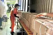 影/海巡破外籍油輪假修船真走私　扣148萬包私菸、70噸香菇市值2.5億