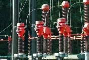 布魯克林發電廠輸電線路故障冒煙　紐約瞬間「短暫停電」影響5行政區