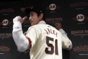 影/我帥嗎？南韓強打李政厚披51號球衣正式加盟巨人　一句話引全場爆笑