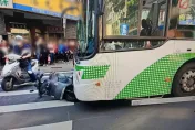 影/萬華驚悚死亡車禍！闖紅燈騎士遭公車攔腰猛撞　「噴飛重摔」搶救12小時亡