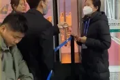 影/大陸天候不佳致飛機航班延誤　男乘客叫囂要投訴：我有280萬粉絲！