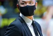 大牙遭黑人告誹謗「確定不起訴」！　財經網紅胡采蘋怒噴：噁男去躲角落
