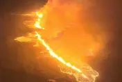 影/冰島火山持續爆發！地面現3.5公里大裂縫　首都附近機場航班起降受影響
