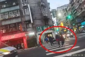 救護車鳴笛逼近！一行人硬是「龜速慢慢走」　網譏：帝王你敢嘴