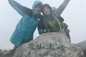 挑戰3886公尺！季芹登雪山抽筋起水泡痛哭　王仁甫克難喝屋簷雨水：沒有下次