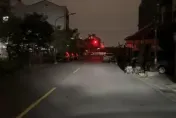 高雄楠梓區無預警大停電　民眾摸黑洗澡上演默劇