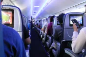 資深空少分享搭機小撇步　長途飛行推薦「這位子」最好：加價也值得