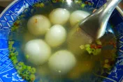 冬至湯圓不只有甜的！傳統客家鹹湯圓食譜一次看　必加茼蒿與「1秘方」