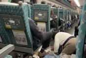 影/醉男吐完倒頭就睡！高鐵清潔員跪地擦拭畫面曝...網心疼喊：加薪