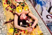 超哥生日宴嗑「女體盛」！胸放蝦、溝放卵　強調無色情網友不買單