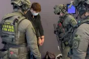 快訊/金髮斯文男新加坡被逮！身背槍砲、妨害自由、恐嚇罪　台星合作緝捕