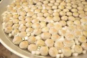 24歲女下面摸到「貢丸」　就醫內診：垂下來了