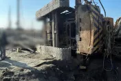 快訊/高雄軍區工地吊車翻覆！59歲男受困1小時「壓斷右腿」送醫不治
