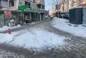 影/遼寧本溪市政府花「122億」外包道路清掃　卻要求民眾「自掃門前雪」惹議