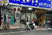 快訊/遭刺死國中生靈位暫放葬儀社    民眾校門口獻花哀悼