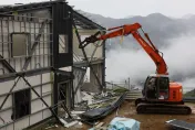 樂山基地蓋「宿舍」提不出證明　新竹縣府強拆山坡鋼架大違建