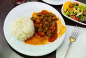 「乾哥」菜單曝光！網批殺人進少觀所過太爽　午晚餐爽嗑豬肉燴飯+棒棒腿