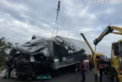影/連假首日國3死亡車禍！大貨車自撞護欄衝出邊坡　「車頭全爛」駕駛不治